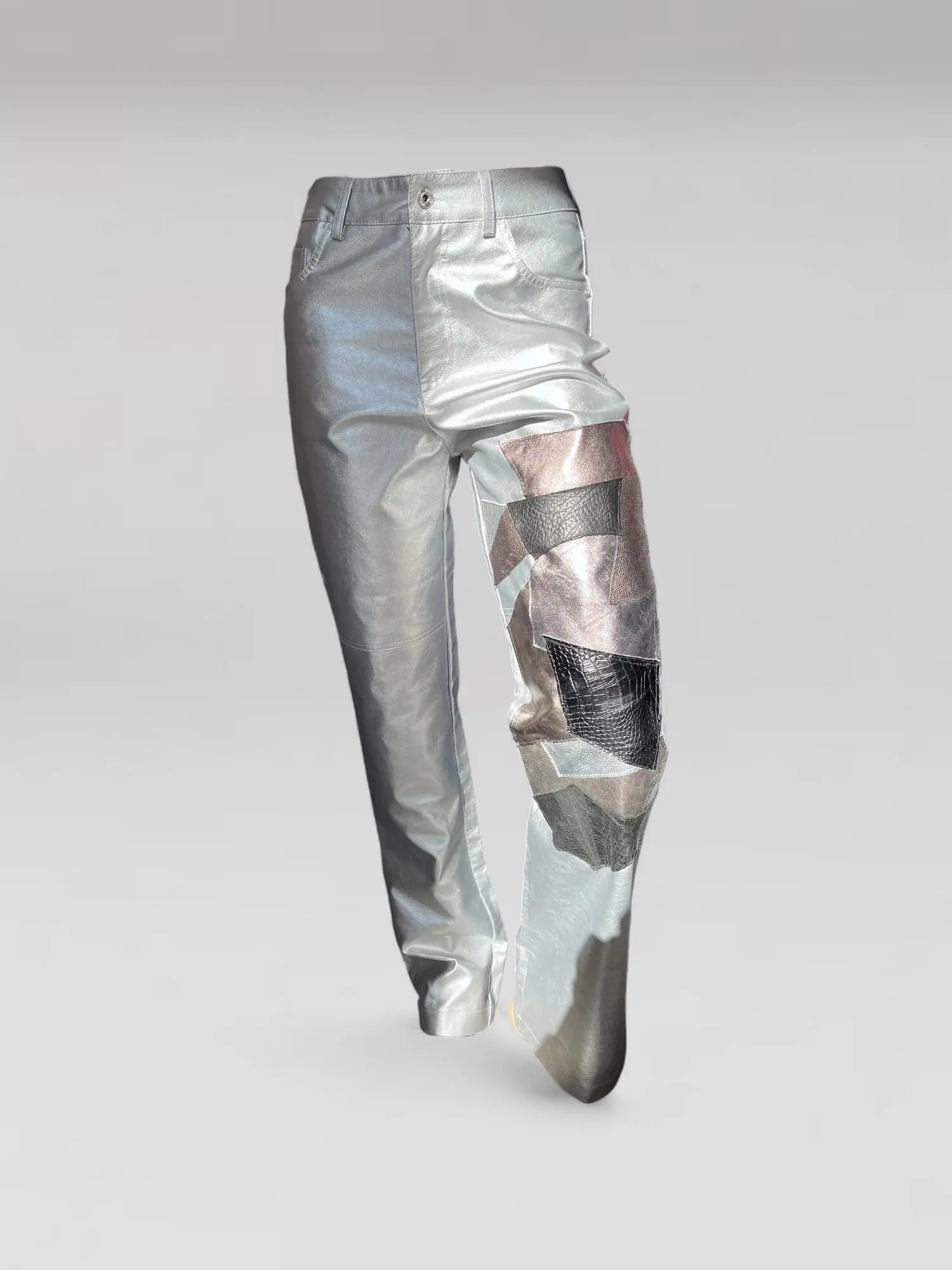 Pantalón plateado