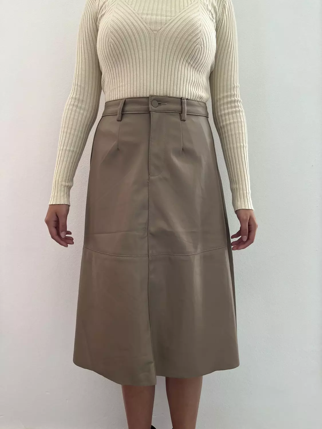 Falda PU Corte