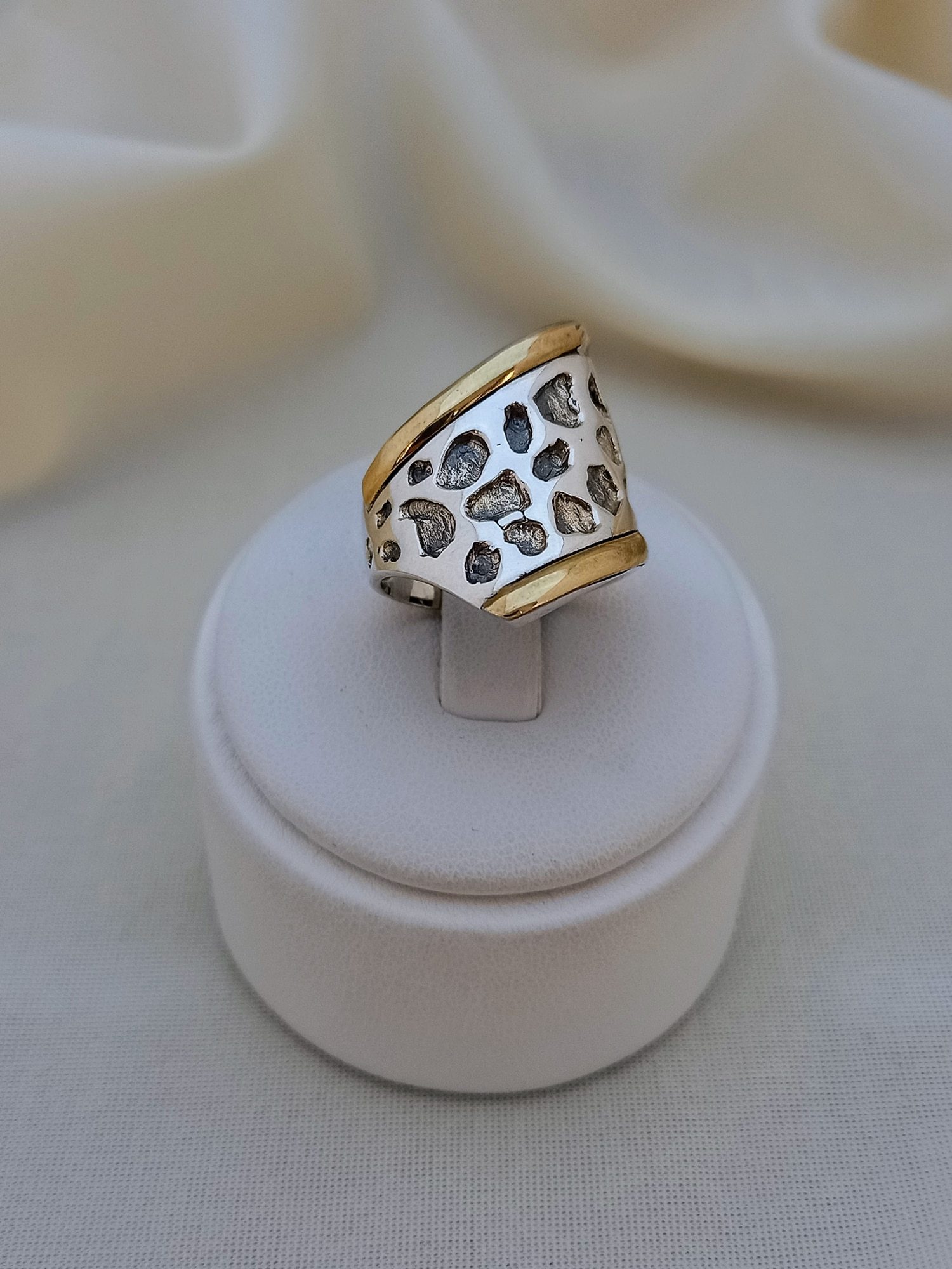Anillo Relieve