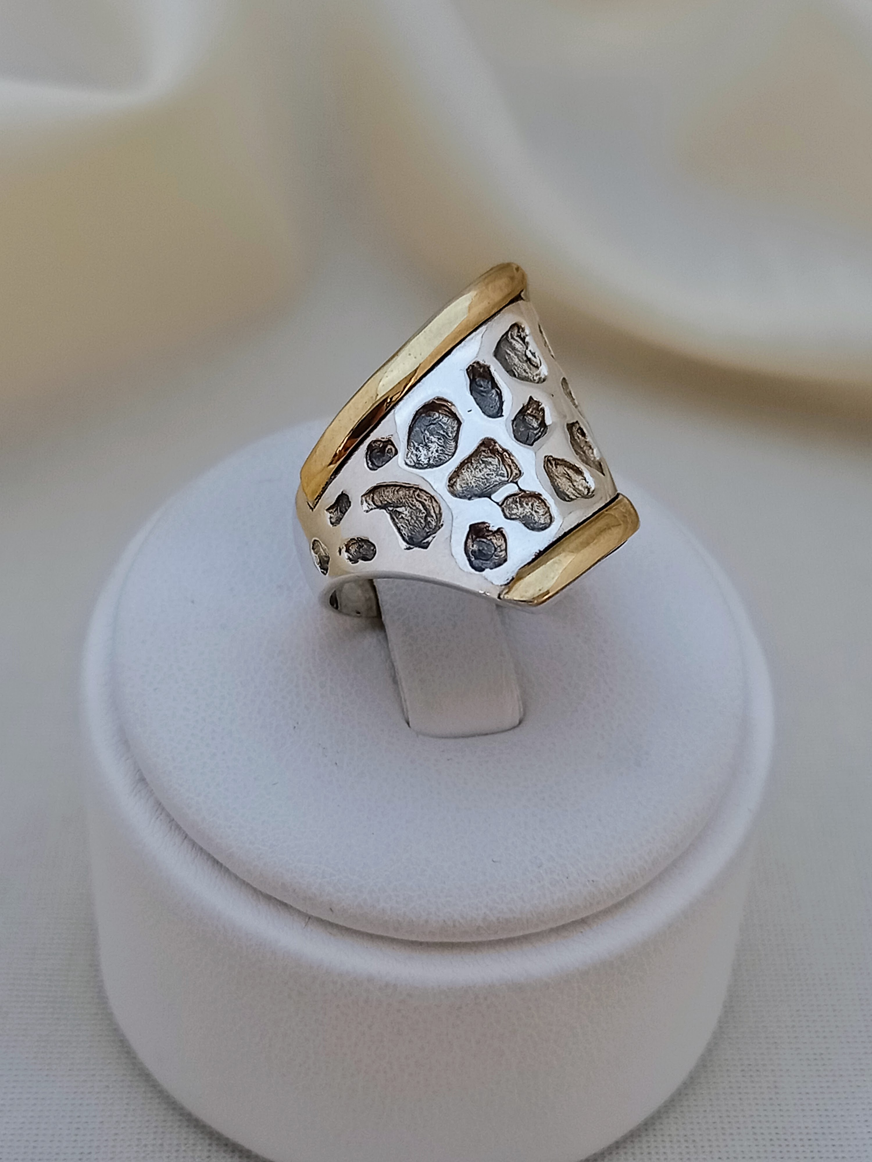 Anillo Relieve