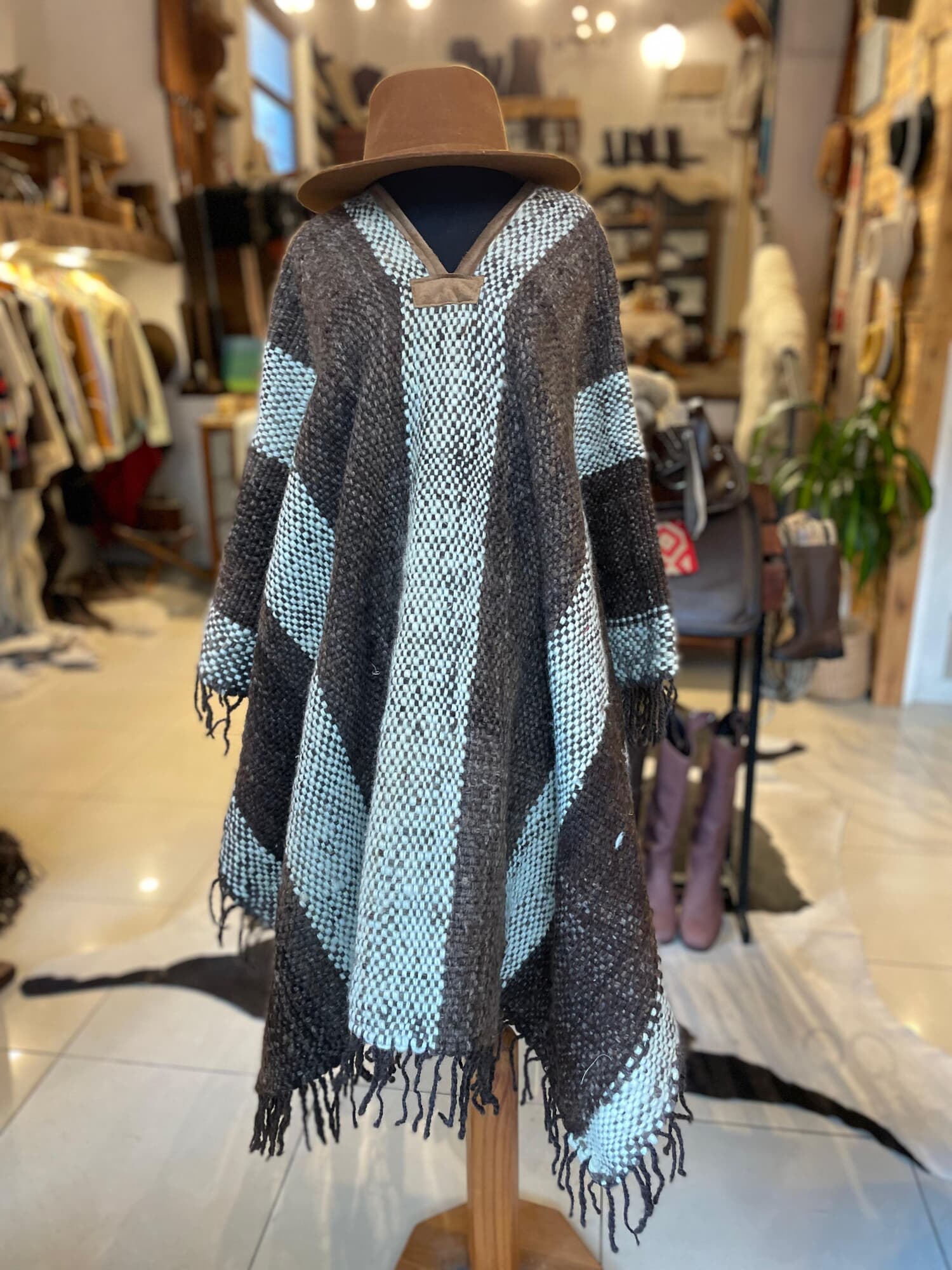 Poncho Lana virgen tejido tupido