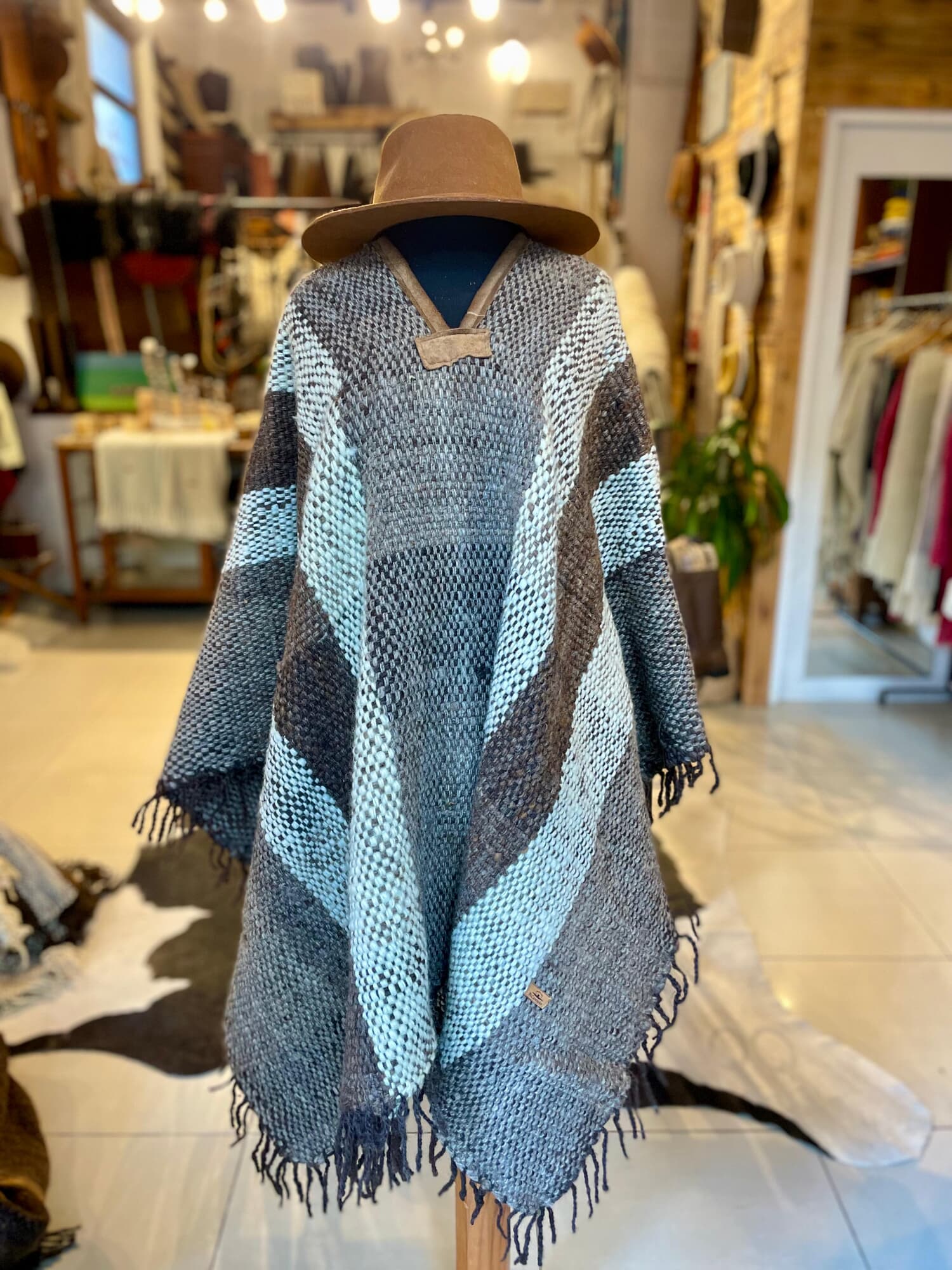 Poncho Lana virgen tejido tupido