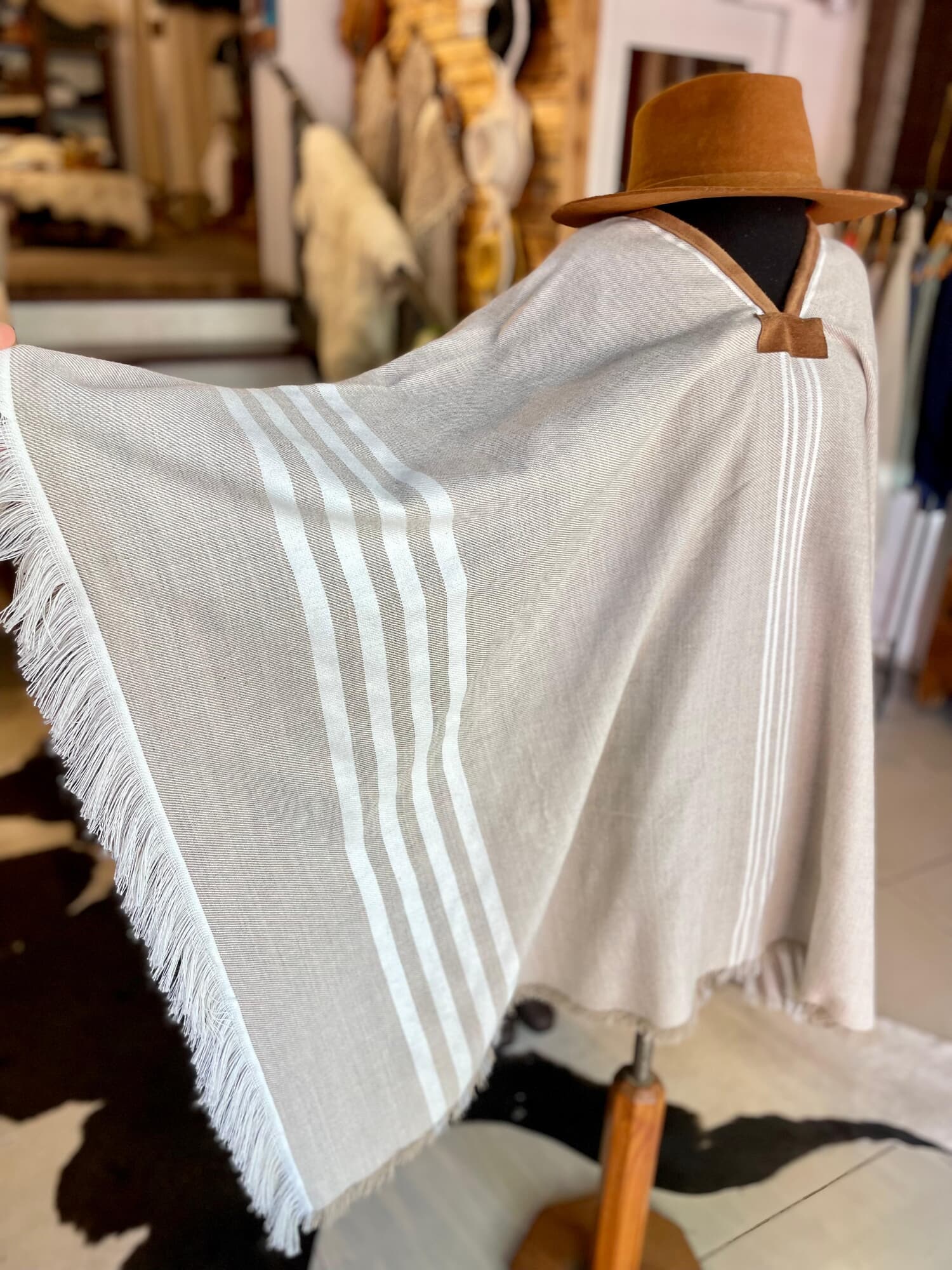Poncho liviano