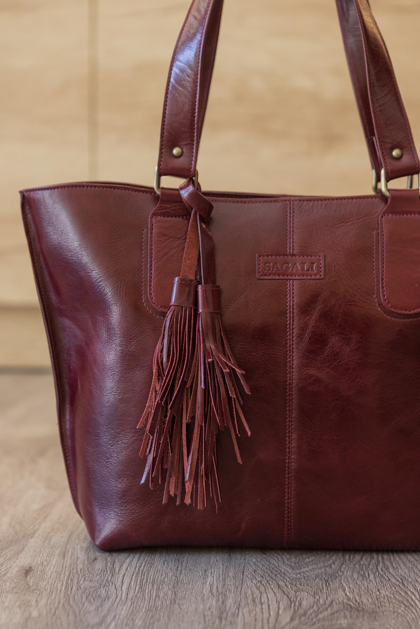 CARTERA CON POMPONES