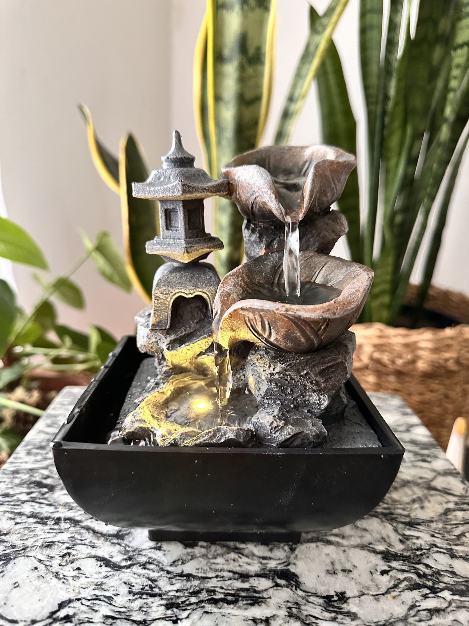Fuente de agua con templo