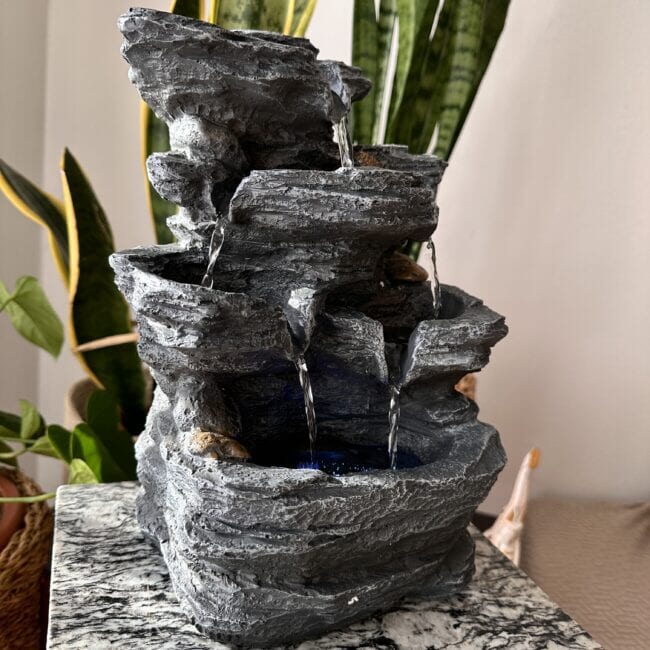 Fuente de agua rocas