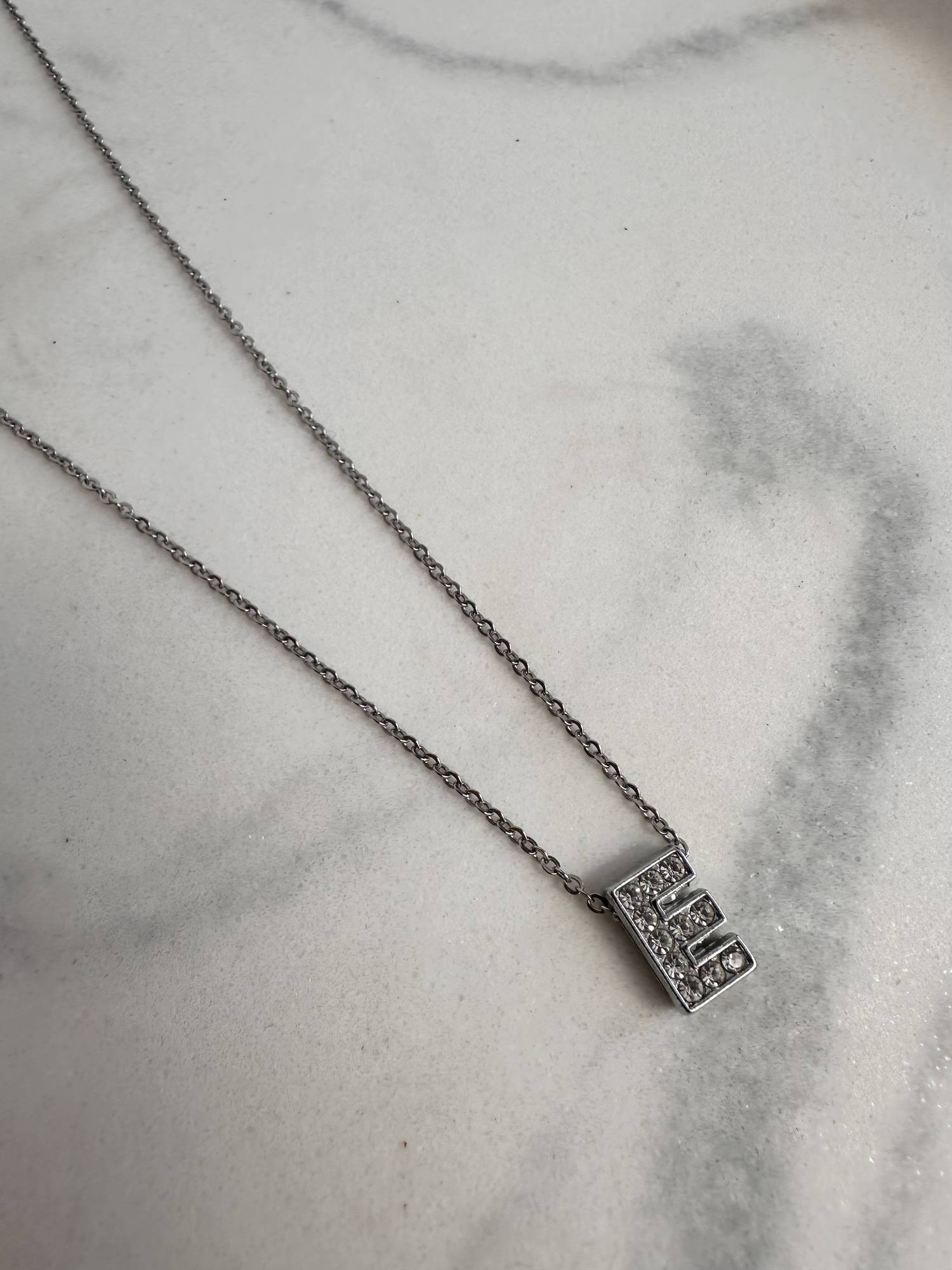 COLLAR INICIAL CON STRASS