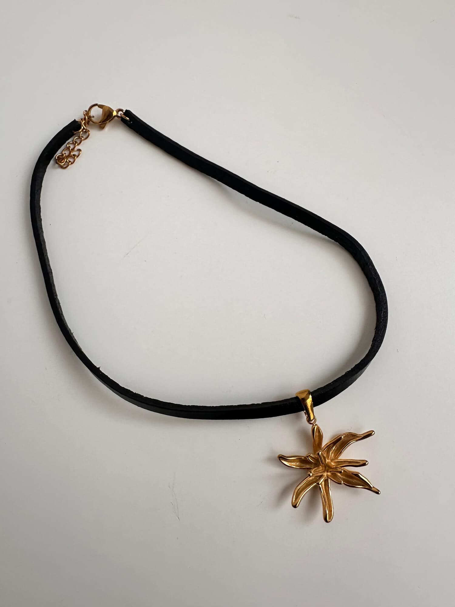 LIRIO ROCK CHOKER