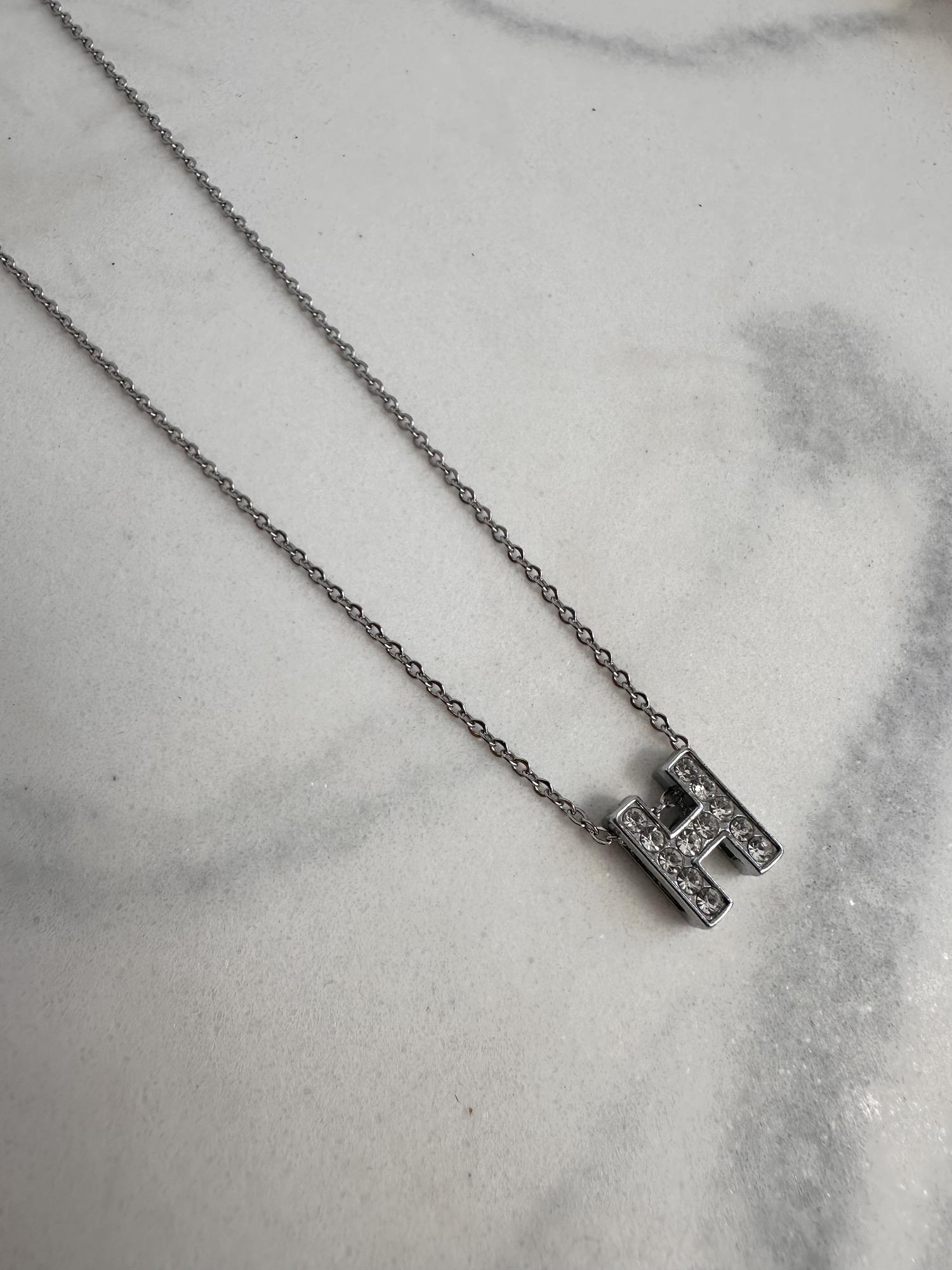 COLLAR INICIAL CON STRASS