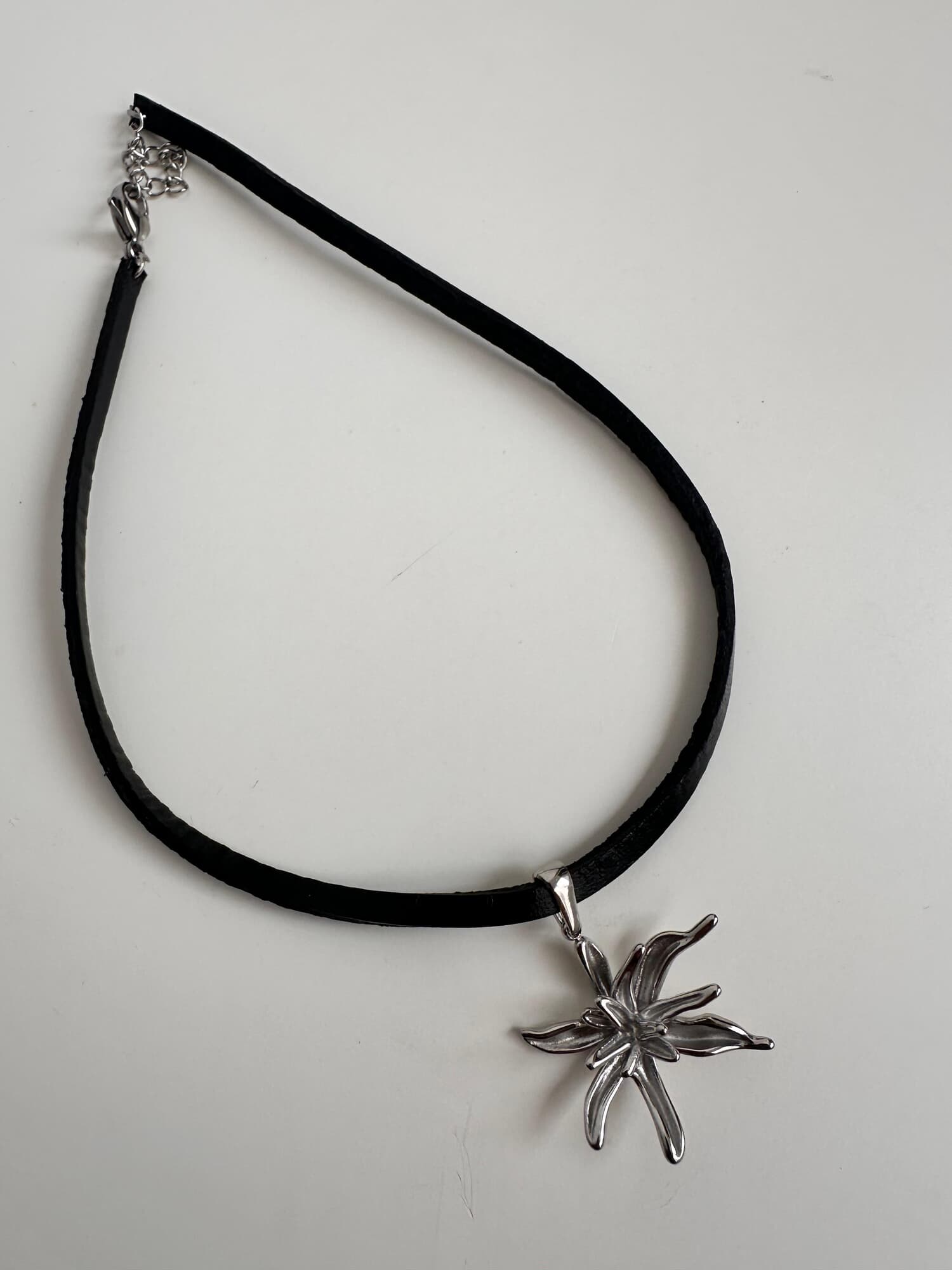 LIRIO ROCK CHOKER