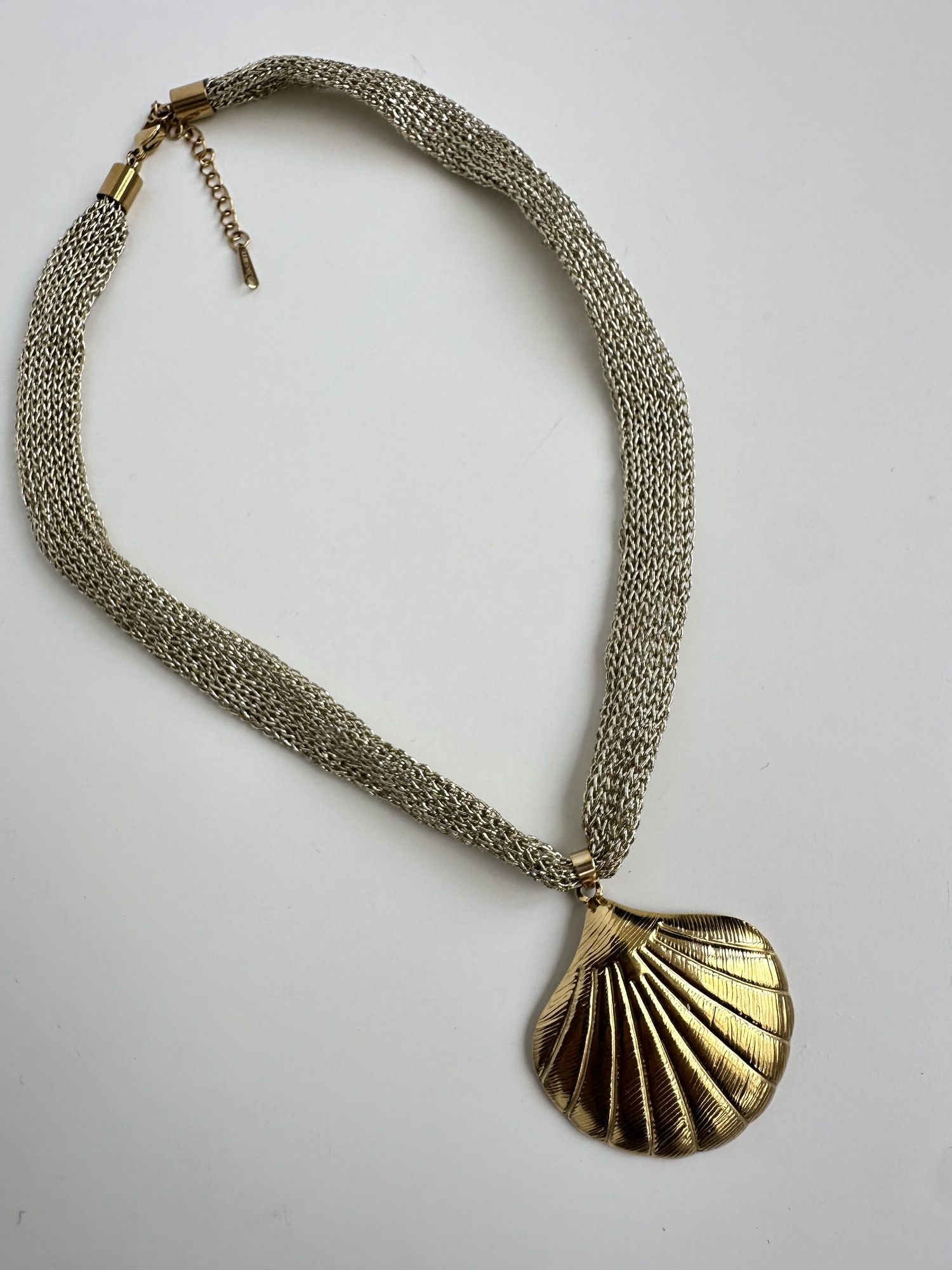 COLLAR SEASHELL