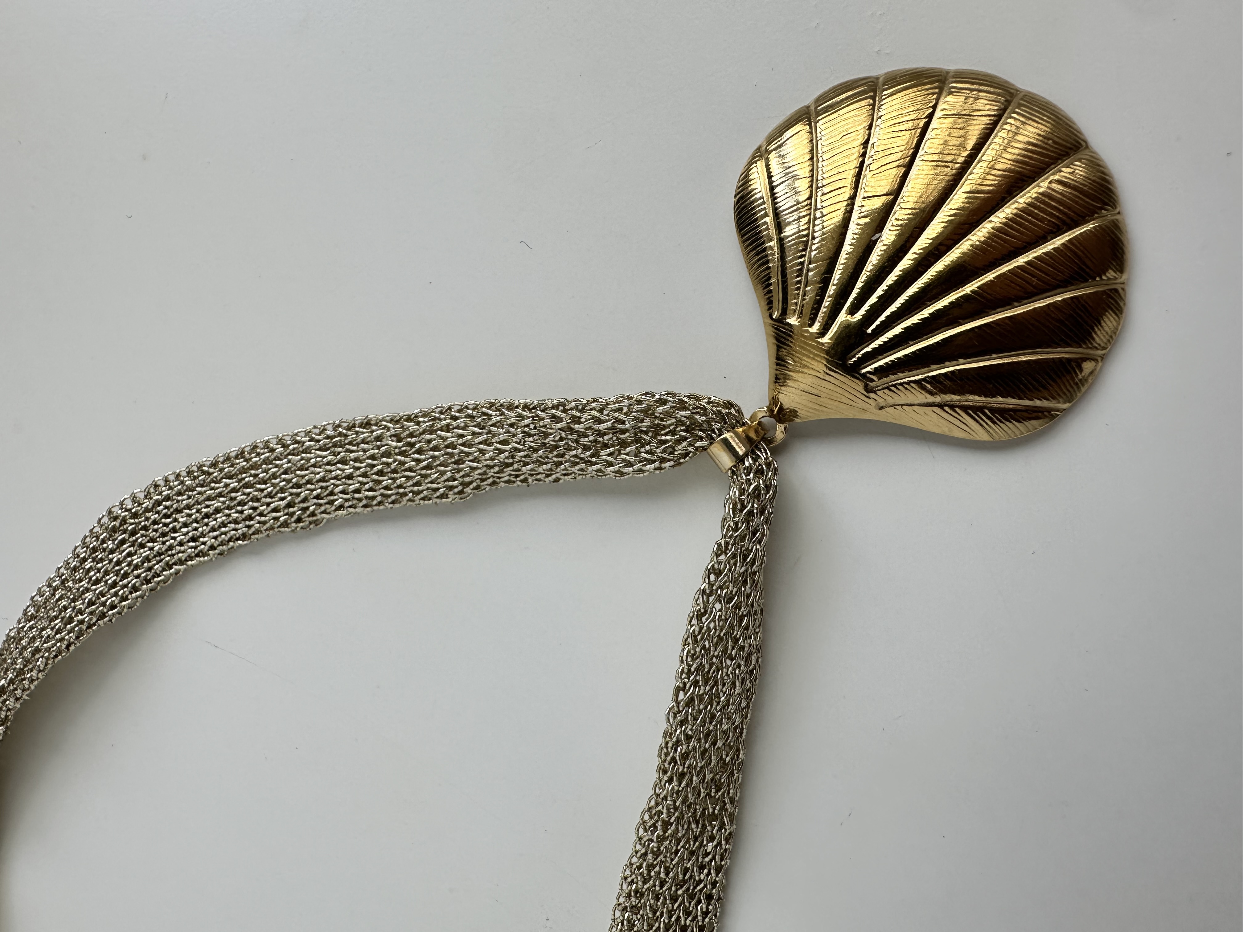 COLLAR SEASHELL
